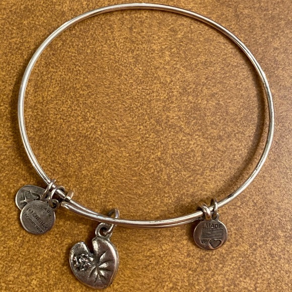Lily pad Alex and Ani bracelet - Picture 2 of 3